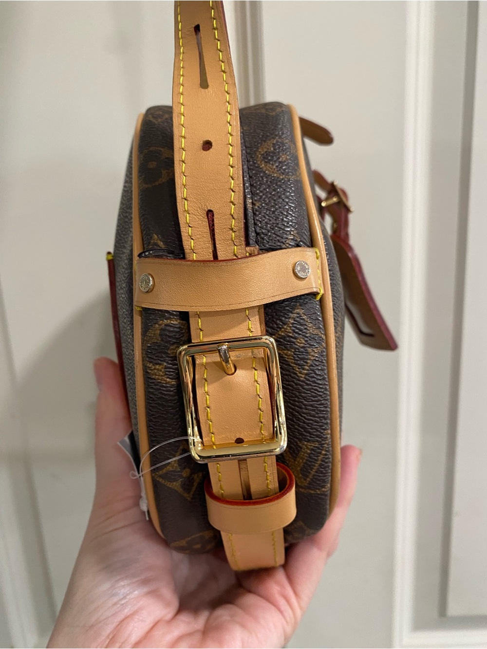 Round Crossbody in Brown and Tan🌺Authenticity Not Guaranteed 🌺 - Picture 6 of 12